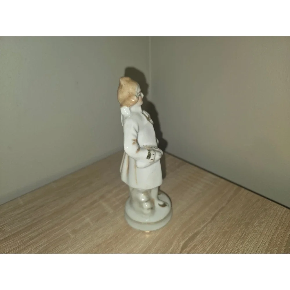 Vintage Made in Occupied Japan Porcelain Colonial Gentleman Figurine Gold White